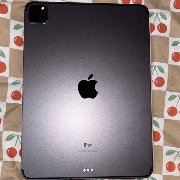 iPad Pro 2nd gen 11inch - Picture 2 of 5